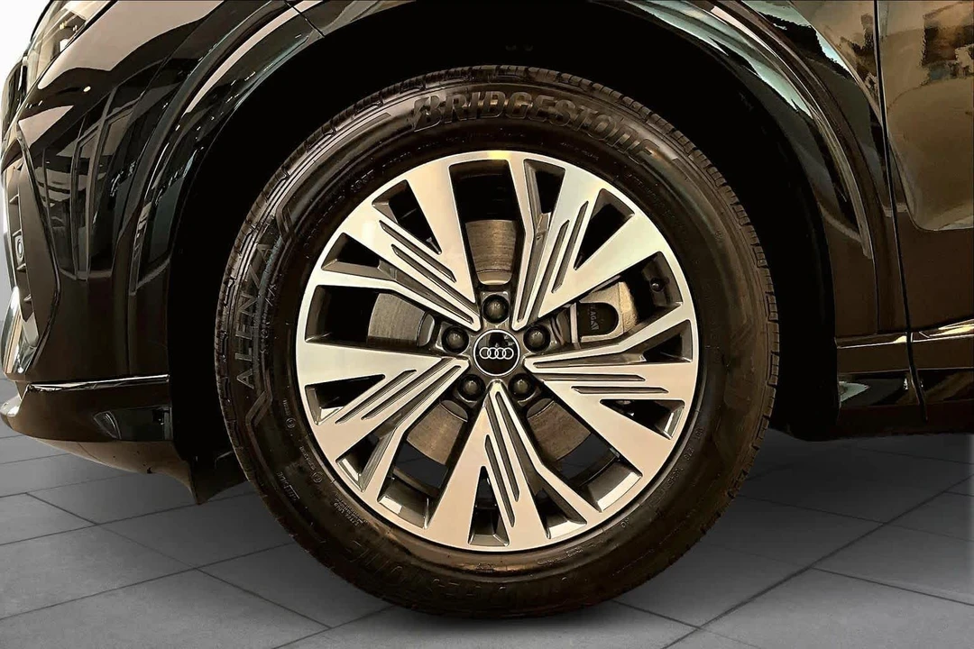 2025 Audi Q4 e-tron - Image 10 of 12