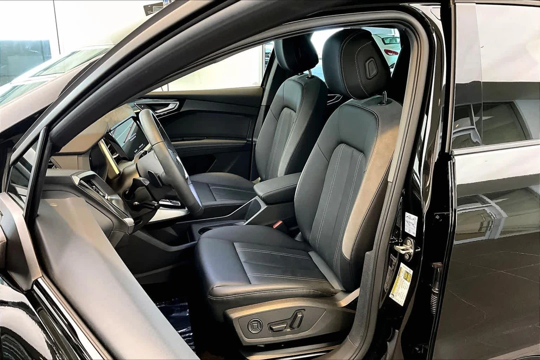 2025 Audi Q4 e-tron - Image 8 of 12
