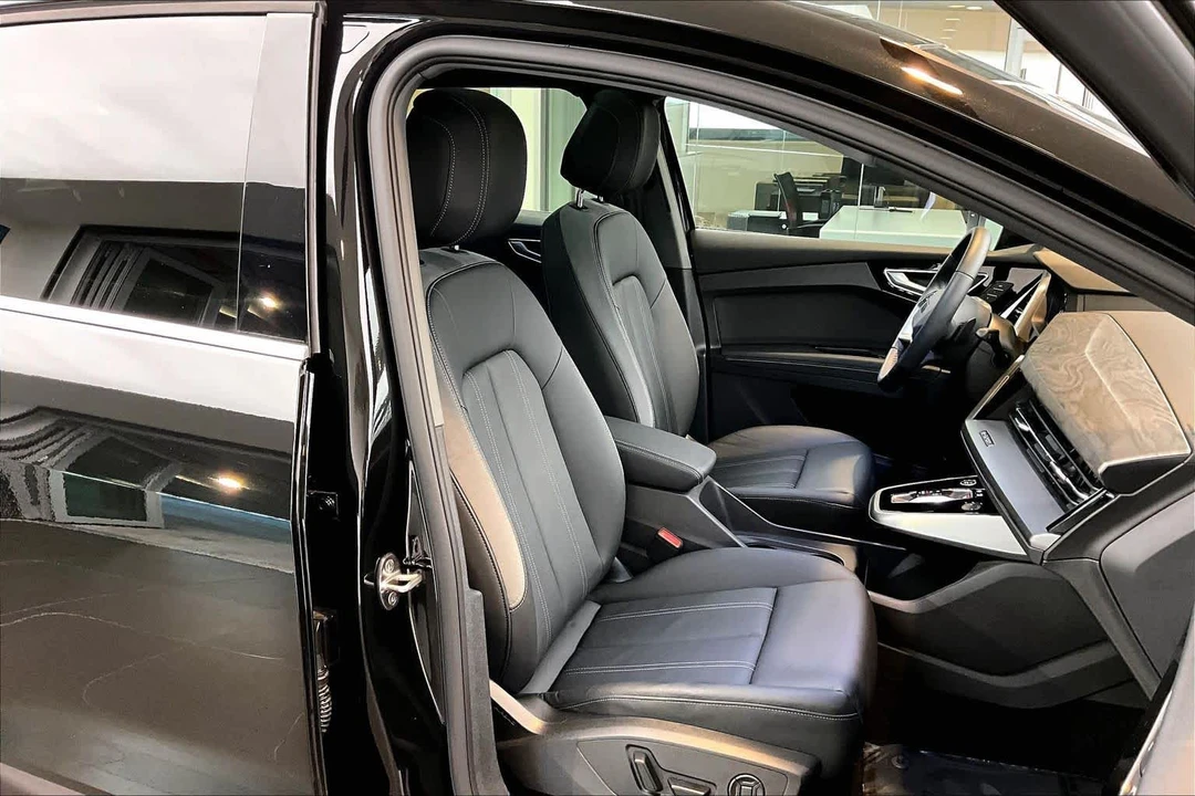 2025 Audi Q4 e-tron - Image 9 of 12
