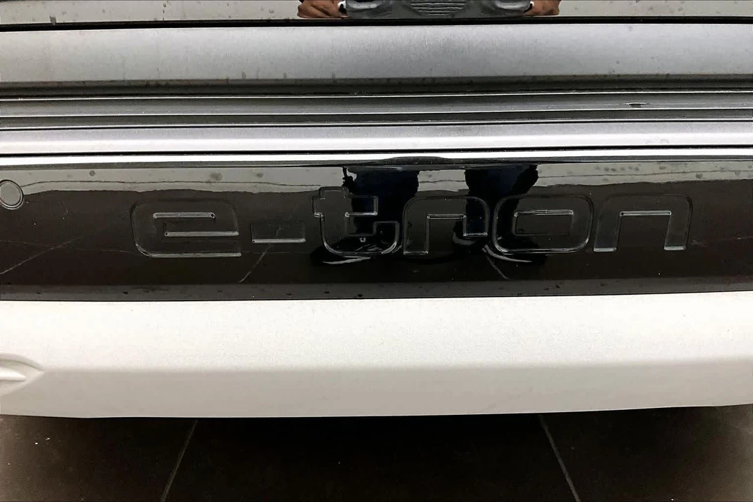 2025 Audi Q4 e-tron - Image 10 of 12