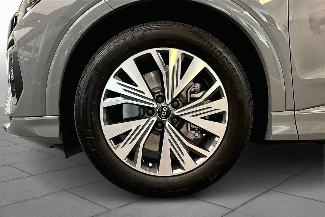 2025 Audi Q4 e-tron - Image 10 of 12