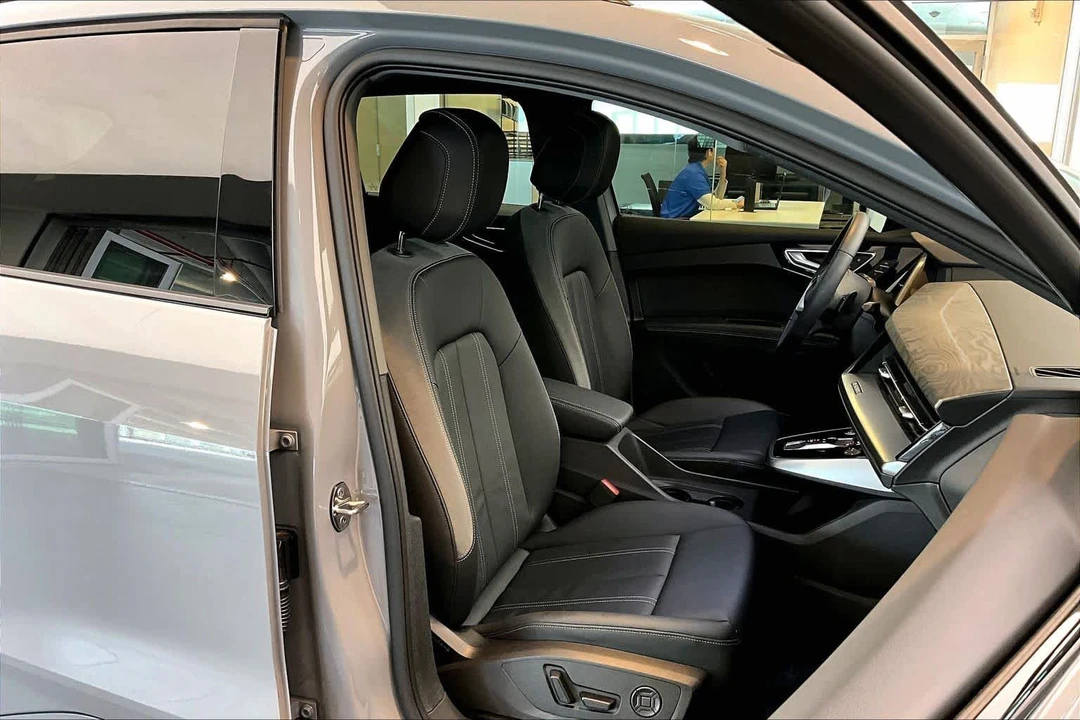 2025 Audi Q4 e-tron - Image 9 of 12