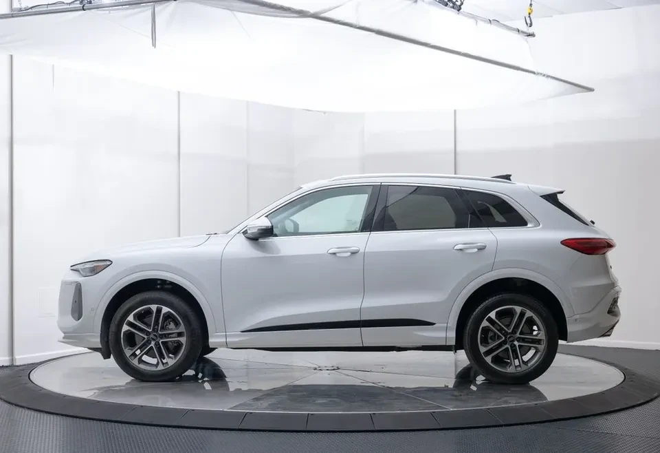 2025 Audi FY Q5 - Image 2 of 19
