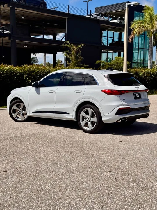2025 Audi FY Q5 - Image 3 of 18