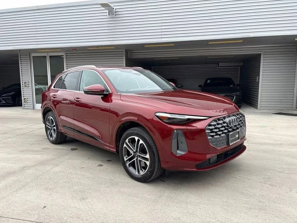 2025 Audi FY Q5 - Image 3 of 20