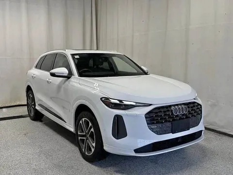 2025 Audi Q5 Premium 40 TFSI