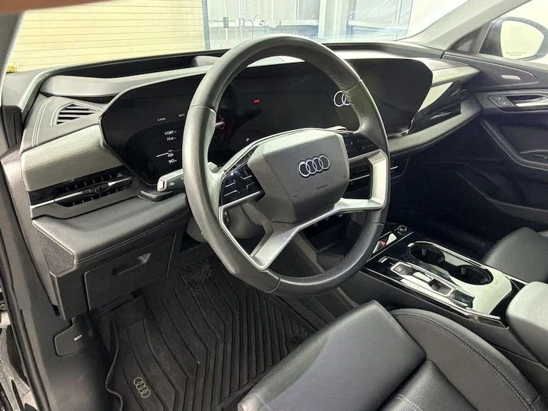 2025 Audi Q6 e-tron - Image 10 of 12