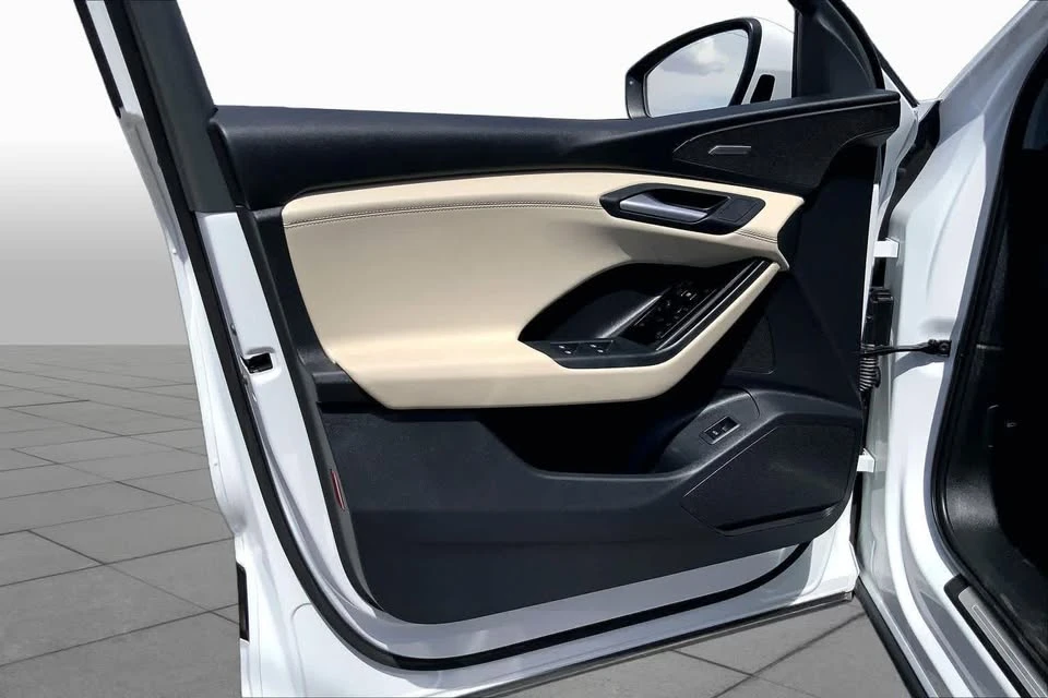 2025 Audi Q6 e-tron - Image 18 of 20