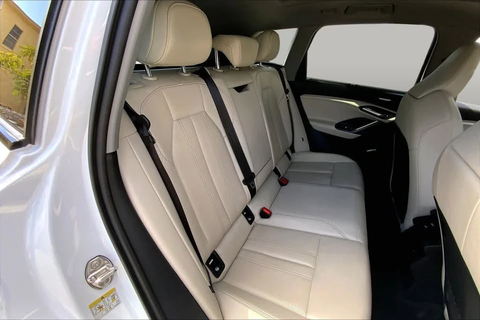 2025 Audi Q6 e-tron - Image 16 of 20