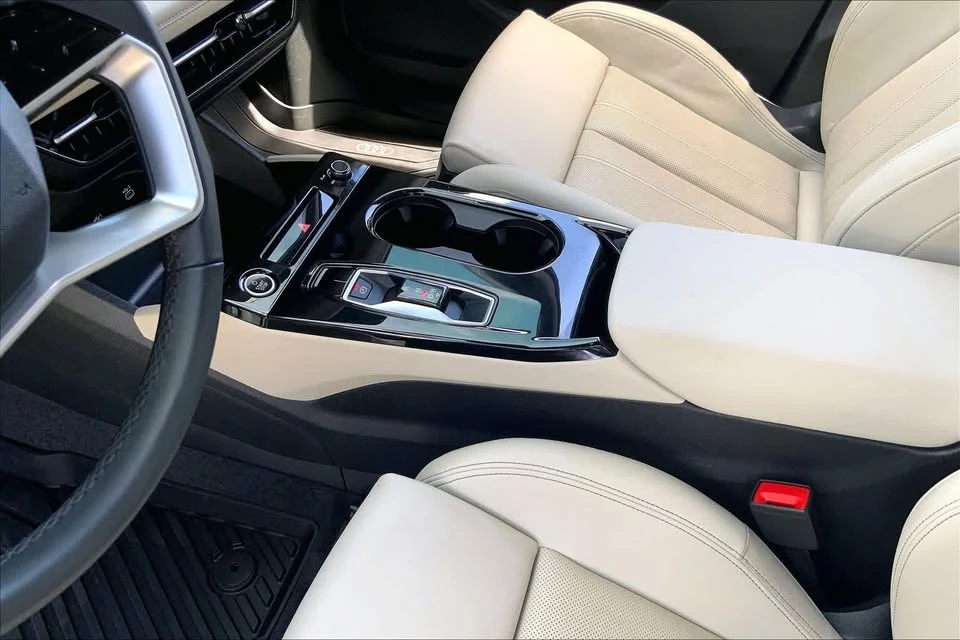 2025 Audi Q6 e-tron - Image 13 of 20