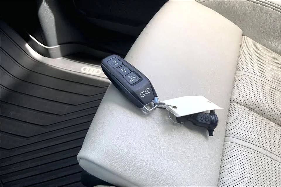 2025 Audi Q6 e-tron - Image 13 of 20