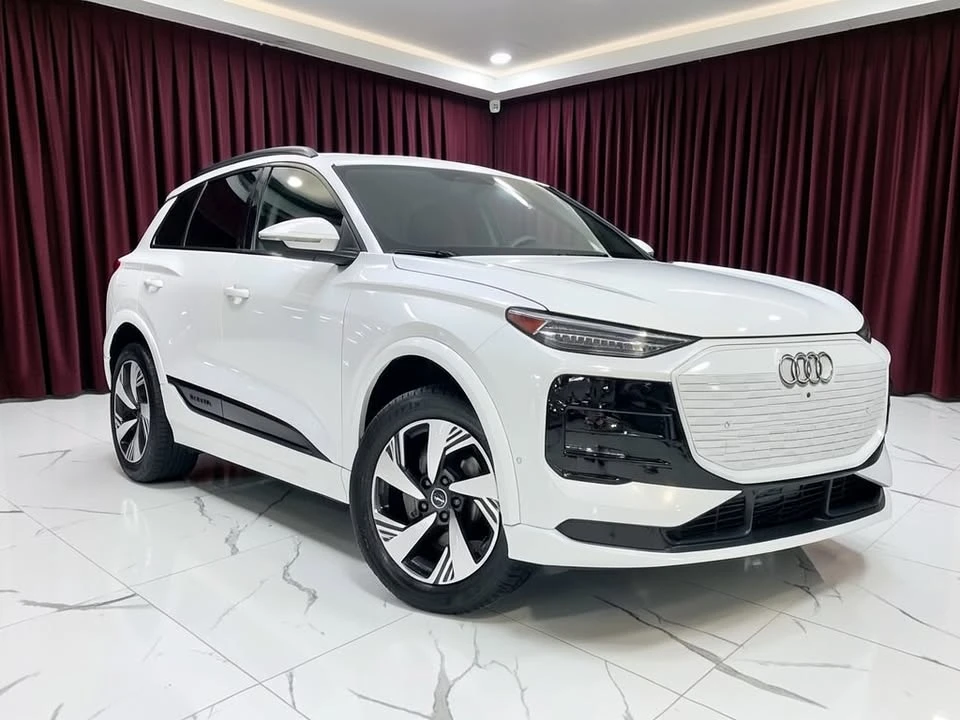 2025 Audi Q6 e-tron - Image 2 of 20