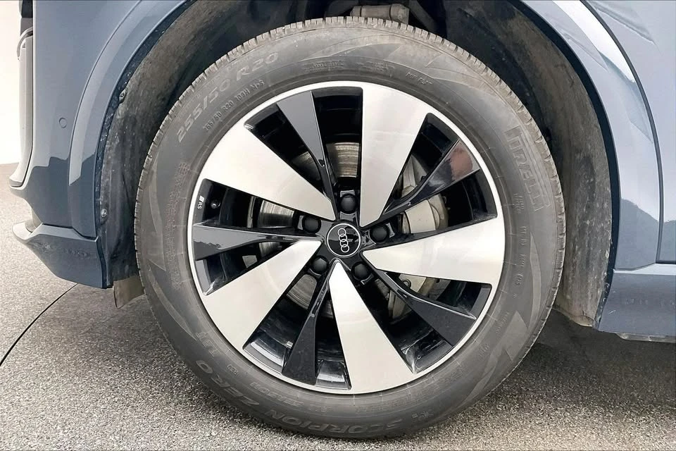 2025 Audi Q6 e-tron - Image 14 of 20
