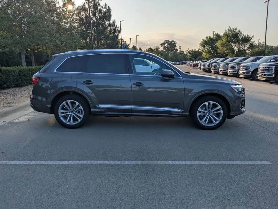2025 Audi 4M Q7 - Image 2 of 13