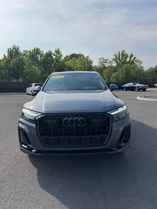 2025 Audi 4M Q7 - Image 2 of 10