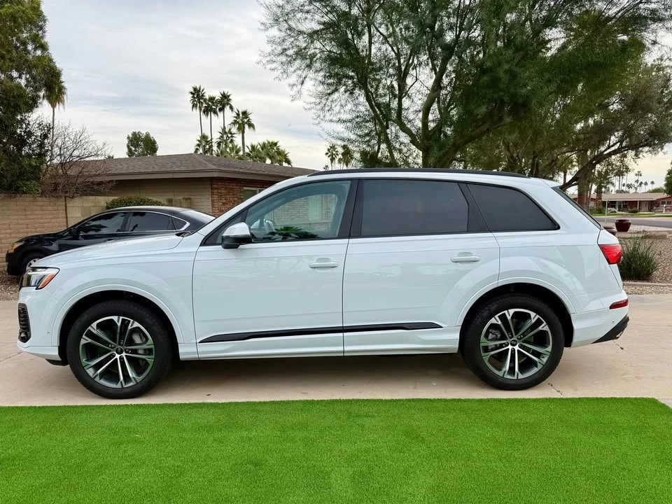 2025 Audi 4M Q7 - Image 2 of 16