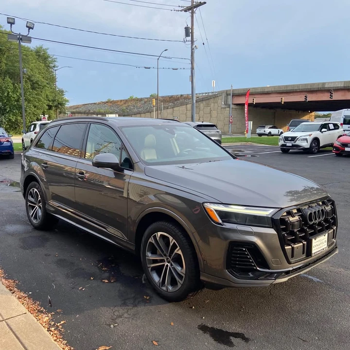 2025 Audi 4M Q7 - Image 2 of 15