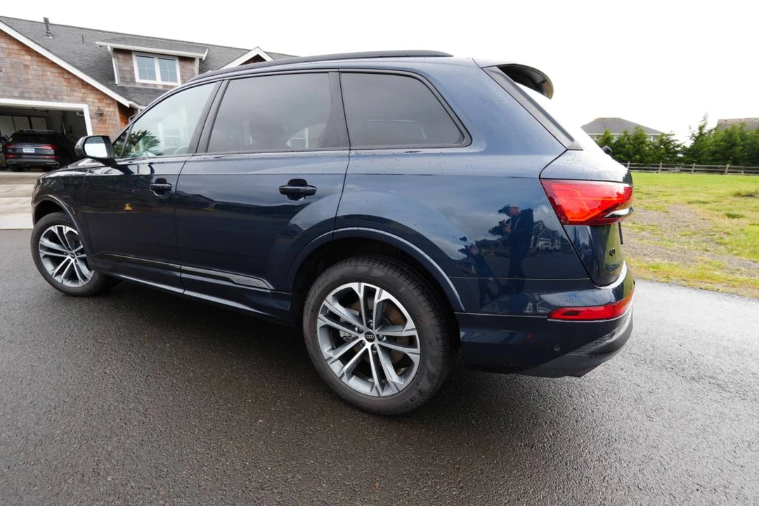 2025 Audi 4M Q7 - Image 2 of 17