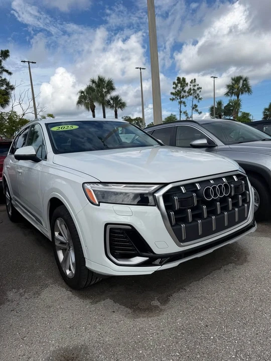 2025 Audi 4M Q7 - Image 2 of 11