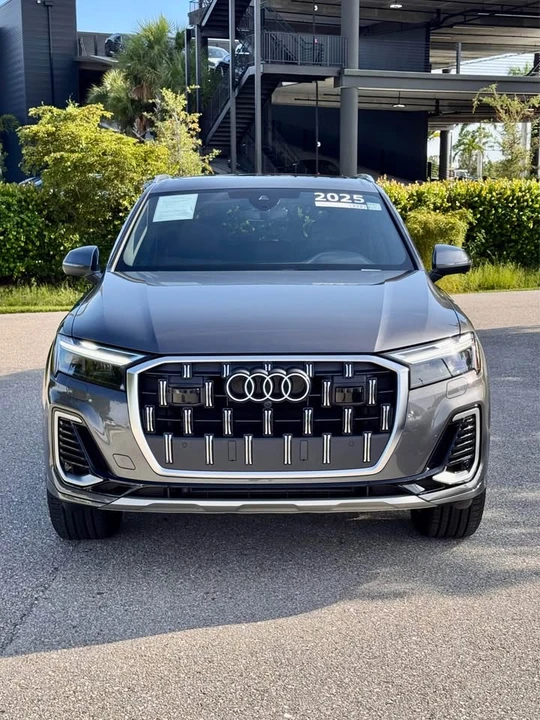 2025 Audi 4M Q7 - Image 2 of 18