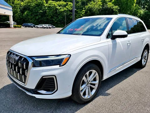2025 Audi Q7 45 TFSI SE Premium Sport Utility 4D