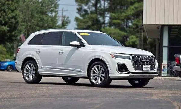 2025 Audi Q7 55 Premium Plus