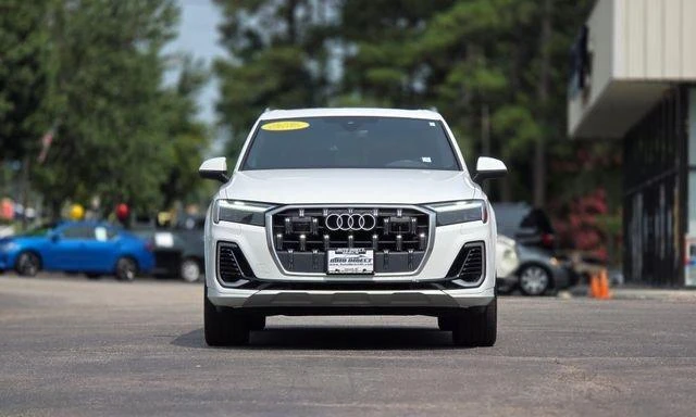 2025 Audi 4M Q7 - Image 2 of 18