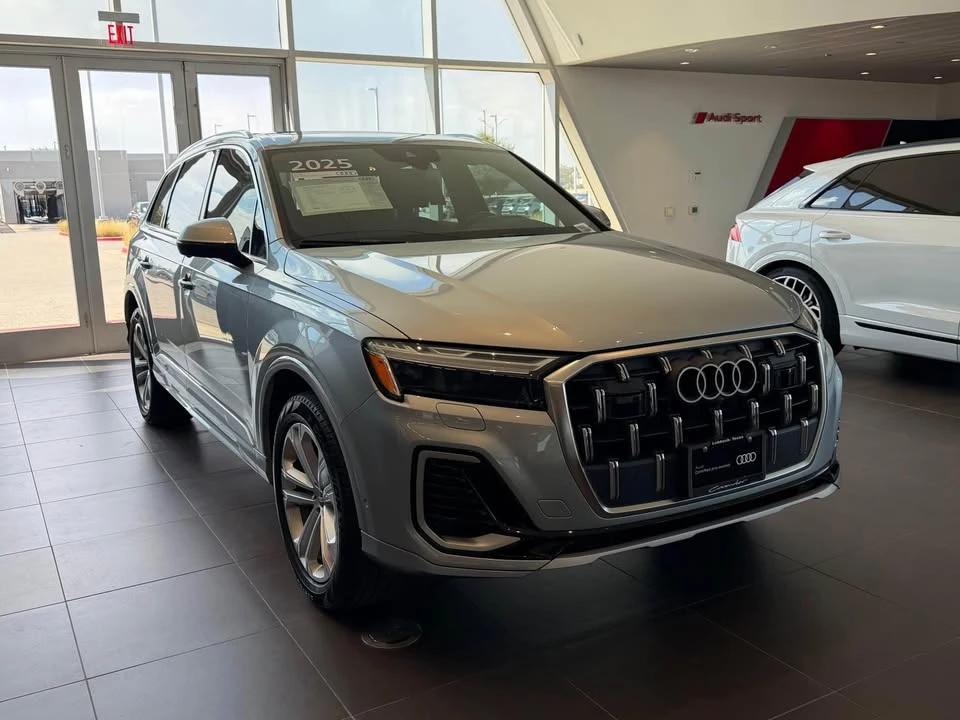 2025 Audi 4M Q7 - Image 2 of 9