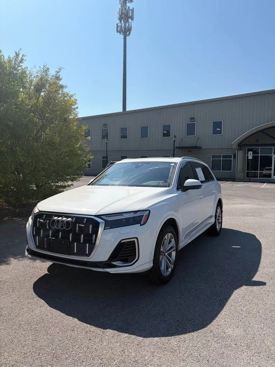 2025 Audi 4M Q7 - Image 2 of 11
