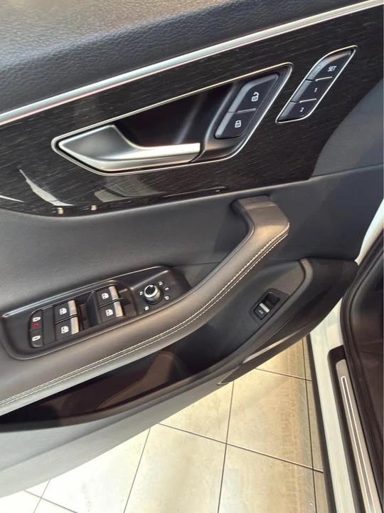 2025 Audi 4M Q7 - Image 4 of 8