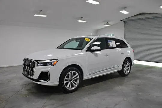 2025 Audi Q7 55 Premium Plus