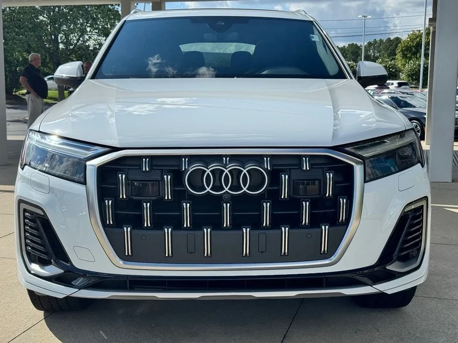 2025 Audi 4M Q7 - Image 2 of 9