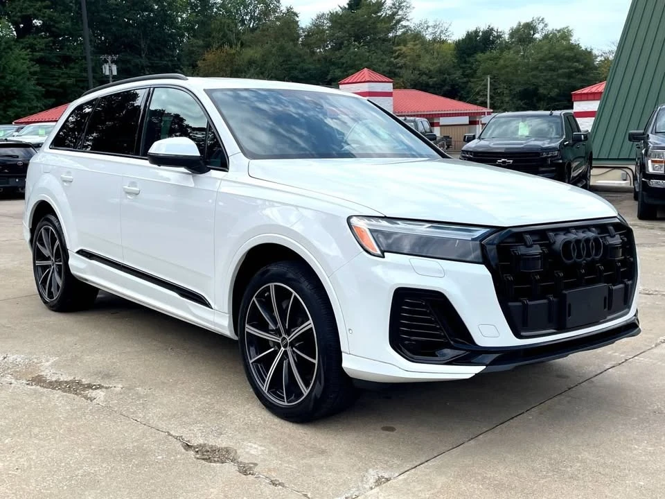 2025 Audi 4M Q7 - Image 2 of 15