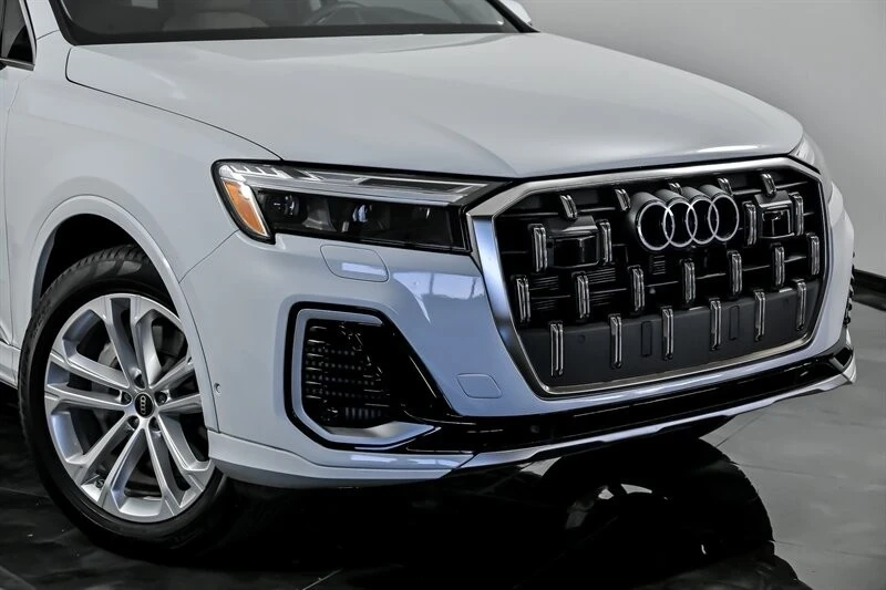 2025 Audi 4M Q7 - Image 2 of 12