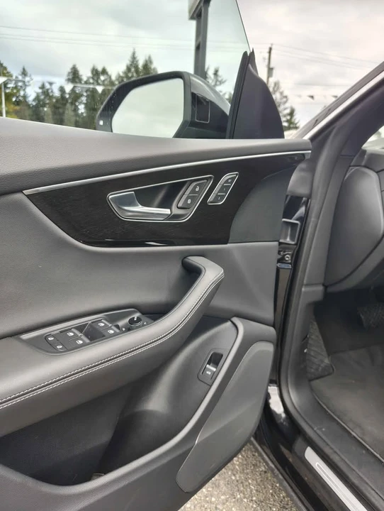 2025 Audi Q8 - Image 15 of 17
