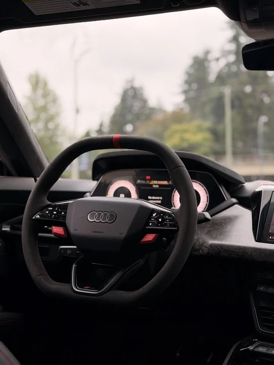 2025 Audi RS e-tron GT - Image 12 of 13