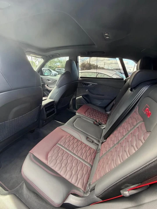 2025 Audi RS Q8 Performance - Image 11 of 12