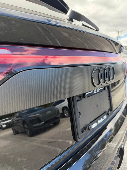 2025 Audi RS Q8 Performance - Image 7 of 12