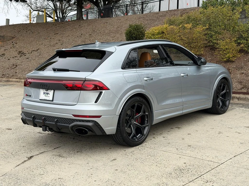 2025 Audi RS Q8 - Image 3 of 21