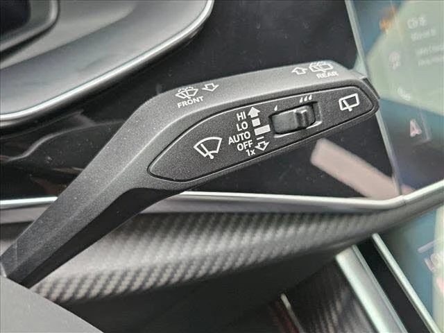 2025 Audi RS Q8 Performance - Image 16 of 19