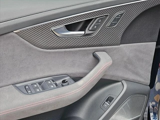 2025 Audi RS Q8 Performance - Image 11 of 19
