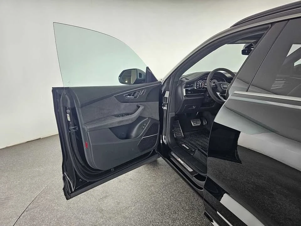 2025 Audi RS Q8 Performance - Image 19 of 20