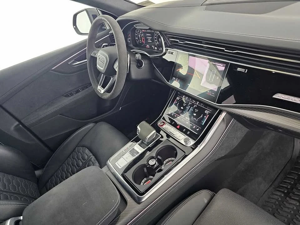 2025 Audi RS Q8 Performance - Image 11 of 20