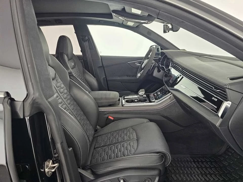 2025 Audi RS Q8 Performance - Image 10 of 20