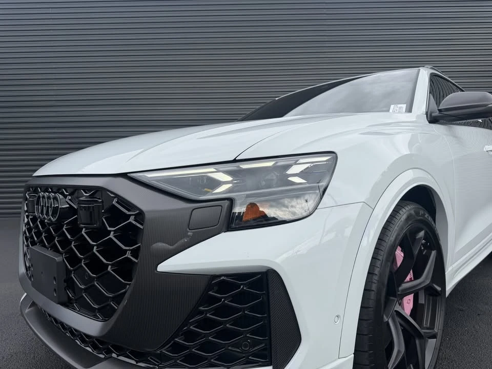 2025 Audi RS Q8 Performance - Image 11 of 20