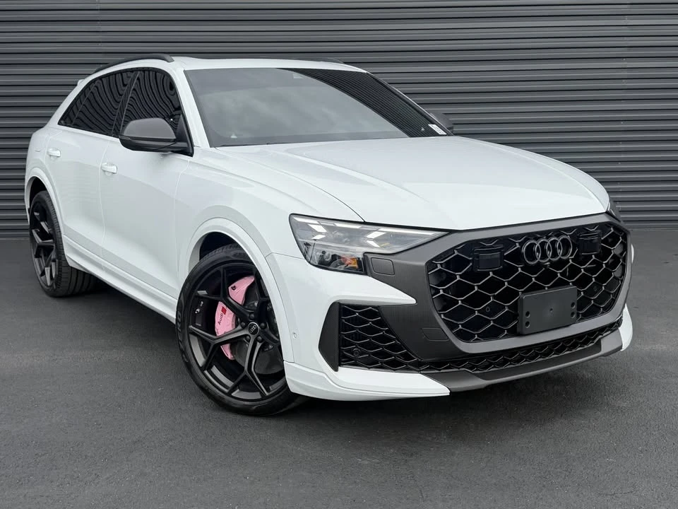 2025 Audi RS Q8 Performance - Image 7 of 20