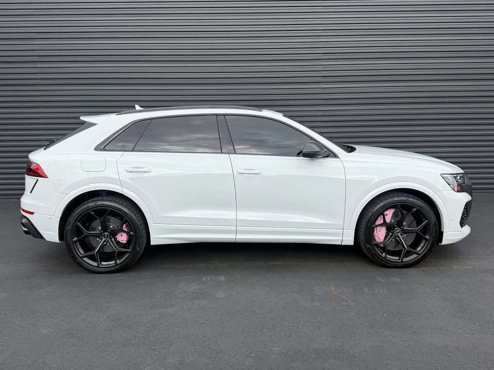 2025 Audi RS Q8 Performance - Image 8 of 20