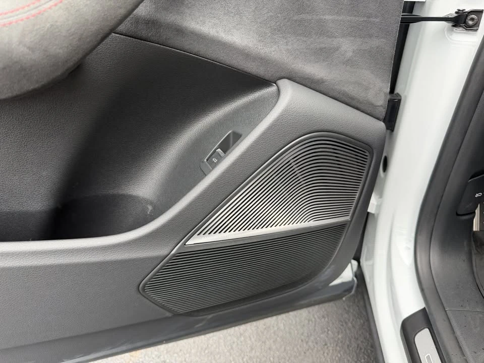 2025 Audi RS Q8 Performance - Image 14 of 20