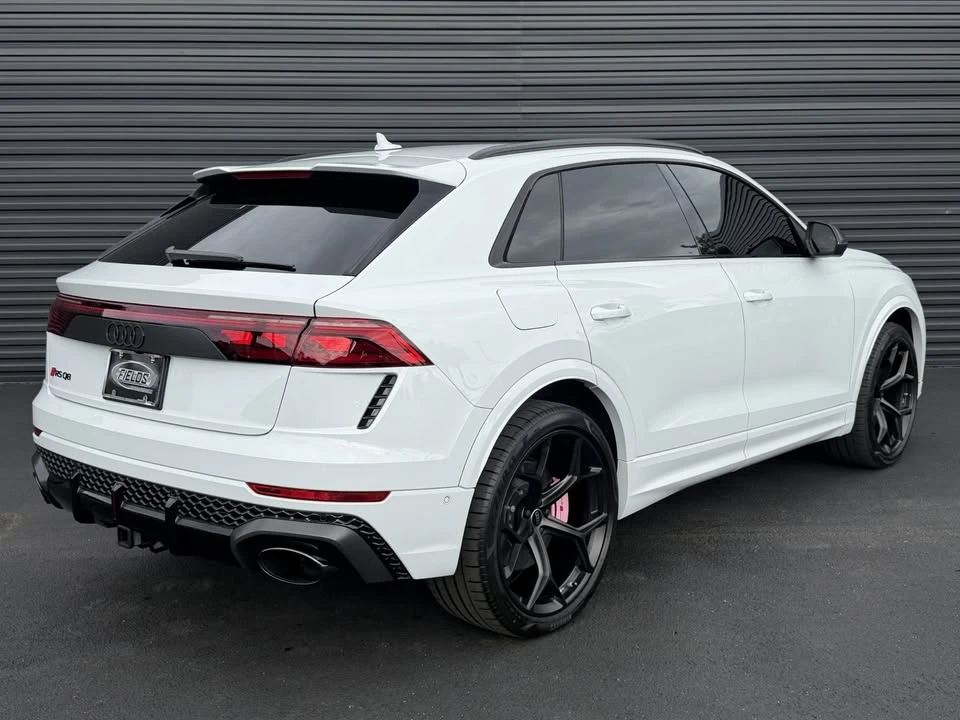 2025 Audi RS Q8 Performance - Image 9 of 20