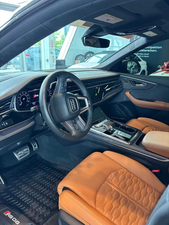 2025 Audi RS Q8 Performance - Image 10 of 17